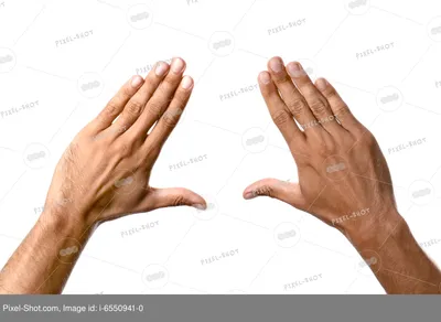 Фотография мужских рук в черно-белом стиле