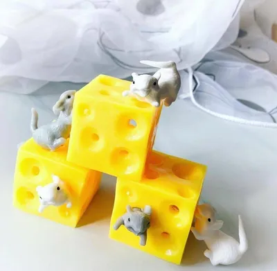 Мышь нашла кусочек сыра Мышка съесть его решила. В нем прогрызла столько  дыр, Что сама кругла, как сыр 🧀 . . #карантинспользой… | Instagram