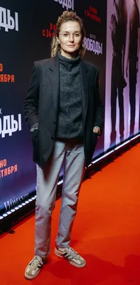 Похудевшая Надежда Михалкова с обручальным кольцом появилась на премьере в  Москве