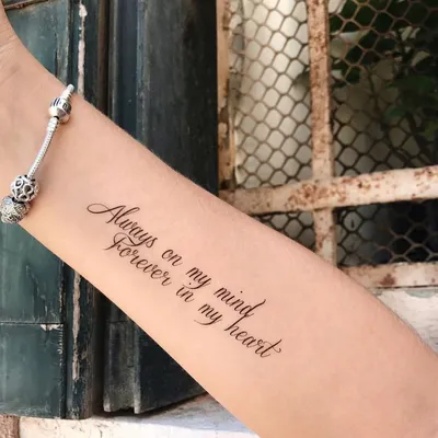 Креативные надписи на руке: отличный выбор для татуировки