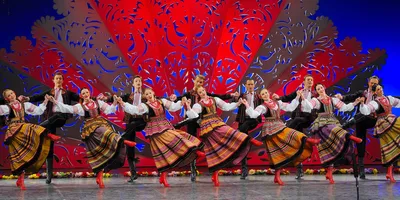 Русский народный танец стоковое фото. изображение насчитывающей танцулька -  31472360