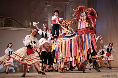 File:Folk dance Народный танец 02.jpg - Wikimedia Commons