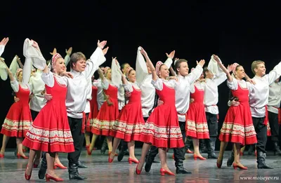 Русский народный танец стоковое фото. изображение насчитывающей изолировано  - 31472366