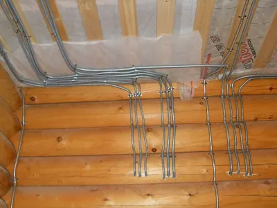 Монтаж электропроводки в кабель канале в дачном доме