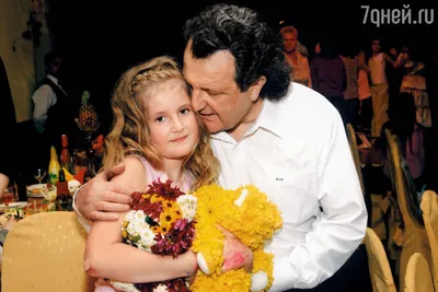 Суд разрешил Калманович видеться с дочерью