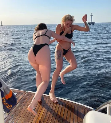 Мисс Фитнес-бикини: Настя Ивлеева показала рельефное тело в откровенном  купальнике