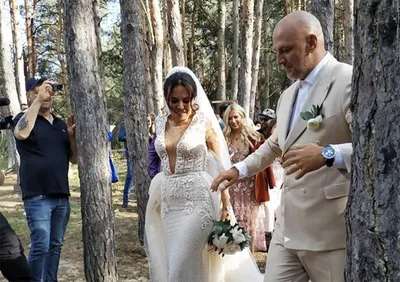 За два года до официальной: Настя Каменских показала фото с тайной свадьбы  с Потапом | WOMAN