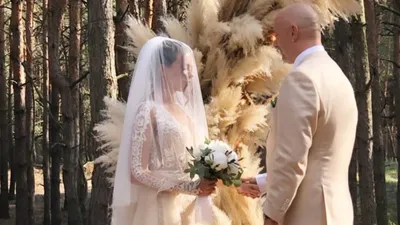 Свадьба Насти Каменских – певица показала выбор платья и свадебные клятвы –  видео