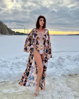 Не замерзла?»: Анастасия Макеева в дерзком бикини сделала фото в снегу у  Баренцева моря