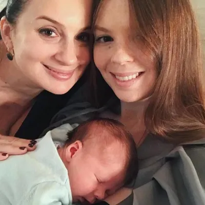 Двойня: старшая дочь Екатерины Стриженовой стала матерью во второй раз -  Вокруг ТВ.