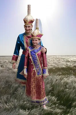 Азербайджанский национальный костюм Носка марионетки женщин и людей  Азербайджана национальная Стоковое Изображение - изображение насчитывающей  портрет, национально: 149320765