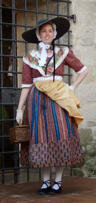 Европейский женский народный костюм в аренду в Москве