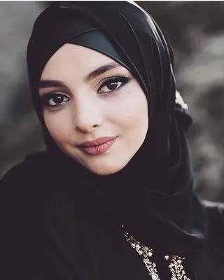 Красивые глаза, синий хиджаб, никаб …» — создано в Шедевруме