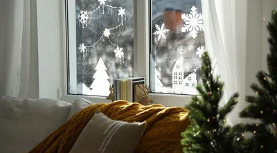 Праздничное украшение окон: 25 новогодних идей — Roomble.com