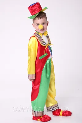 Фотография клоуна в костюме на новогодней вечеринке