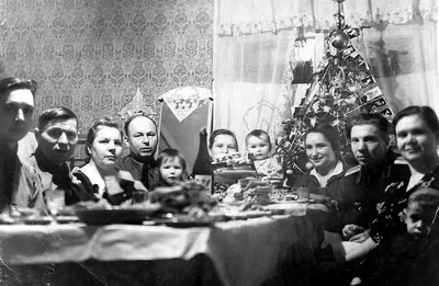 Новогоднее ТВ СССР: 5 культовых передач, которые советские люди смотрели за  праздничным столом | Ностальгия по СССР и 90-м | Дзен