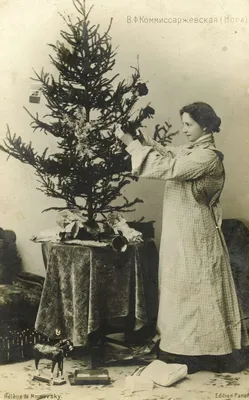 рождественская елка с подарками интерьер новый год декор винтаж праздник  как фон Стоковое Изображение - изображение насчитывающей ново, декор:  166129103