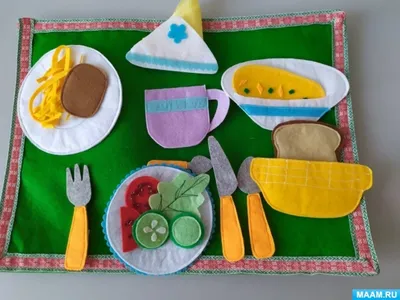 Смешные девушки детей есть здоровую еду Обед детей дома или детский сад  Стоковое Изображение - изображение насчитывающей подавать, мило: 107483023