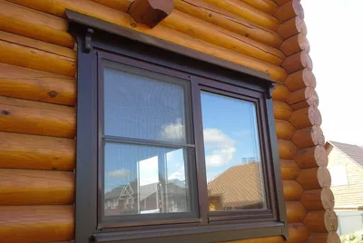Деревянные наличники на окна: обрамление, обналичка и отделка окон на  фасаде дома