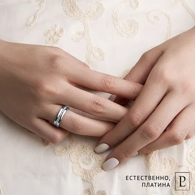 Фотография руки с обручальным кольцом: лучшее качество