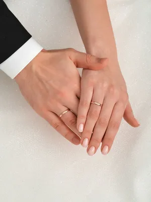 Фотография руки с обручальным кольцом: PNG формат