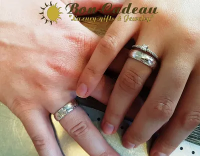 Фото руки с обручальным кольцом: лучшее изображение для блога