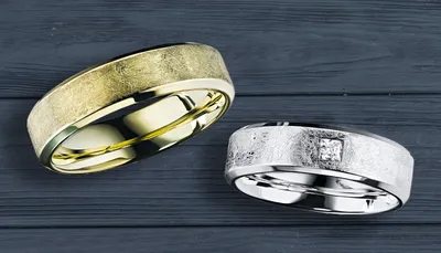 Обручальные кольца с инициалами молодожёнов | Couple wedding rings, Wedding  rings engagement, Couple ring design
