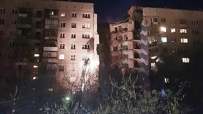 Обрушение дома в Магнитогорске: здание снова загорелось
