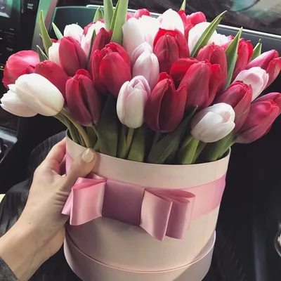 Букет из тюльпанов и лаванды - заказать доставку цветов в Москве от Leto  Flowers