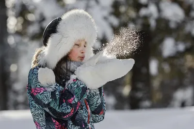 Как одеть ребенка на прогулку зимой: правильный подбор одежды и зимней  обуви, гардероб для разных возрастов