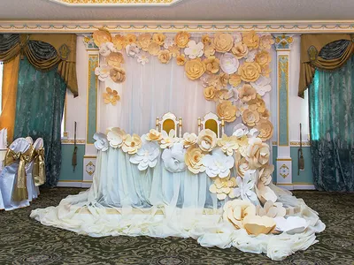 Оформление свадебного стола жениха и невесты - Pion-decor