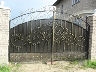 Изображение красивых ворот и ограждений: защита и комфорт вокруг вашего дома