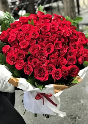 Букет роз \"С днем рождения\" с датой за 11 290 руб. | Бесплатная доставка  цветов по Москве