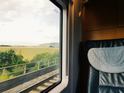 Сторона окна поезда · Бесплатные стоковые фото