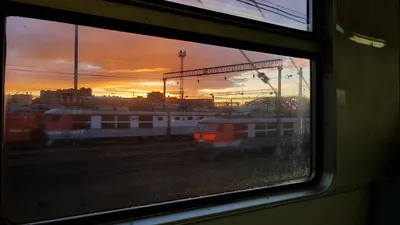 Большое окно поезда,дети в окне, …» — создано в Шедевруме