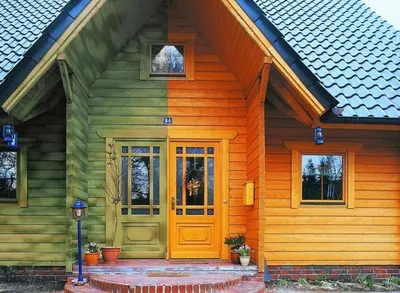 Покраска фасада деревянного дома снаружи в Москве