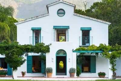 Какой краской покрасить фасад дома? - BUDUEMO.COM – профессиональный  строительный портал