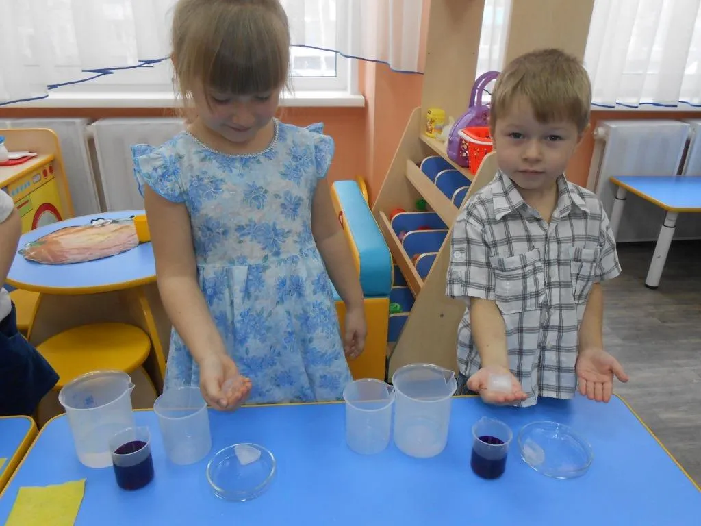 Экспериментирование с водой. Опыты с водой в детском саду. Эксперименты для детей в ДОУ. Эксперименты для детей младшей группы. Неделя воды в младшей группе