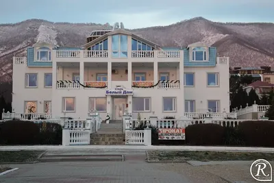 Отель «Белый Дом», Геленджик: бронирование, описание, удобства и услуги,  включенные в стоимость | UGhotels.ru