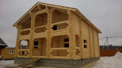Двухэтажный деревянный дом (оцилиндрованное бревно) 230 кв. м (049)
