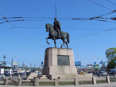 Памятник Александру Невскому - Питерский двор