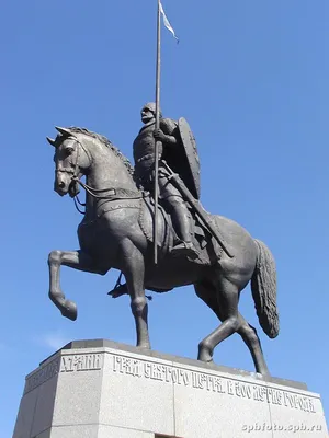 Памятник Александру Невскому установили на Стрелке в Нижнем Новгороде