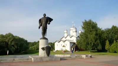 Памятник Александру Невскому собирают на берегу Чудского озера