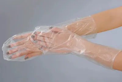 Картинка рук, погруженных в парафин, для использования в косметических рекламах