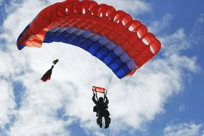 Прыгнуть в никуда: парашютный спорт набирает среди нижнекамцев популярность