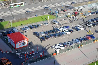 Воздушный вид сверху парковка Стоковое Изображение - изображение  насчитывающей напольно, парковка: 195280741