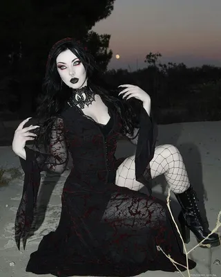Pin by Basilio Cat on Gothic and dark girls. | Gothic outfits, Gothic  beauty, Goth