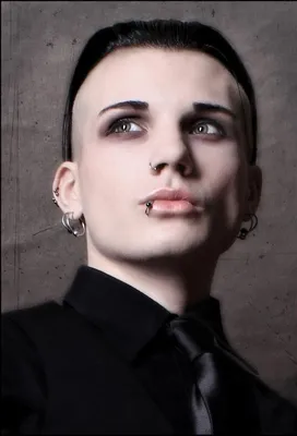 Gothic guy - Chris Hentschel | Goth guys, Gothic makeup, Gothic outfits