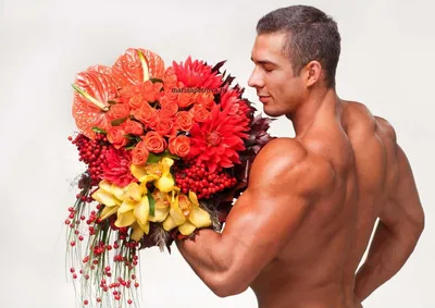Красивый парень букет цветов... романтика... Стоковое Изображение -  изображение насчитывающей способ, модель: 241829451