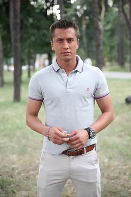 Фотография Павла Прилучного: стильный костюм и обаятельная улыбка